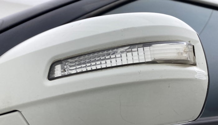 2013 Maruti Swift VXI, Petrol, Manual, 67,258 km, Left rear-view mirror - Indicator light has minor damage