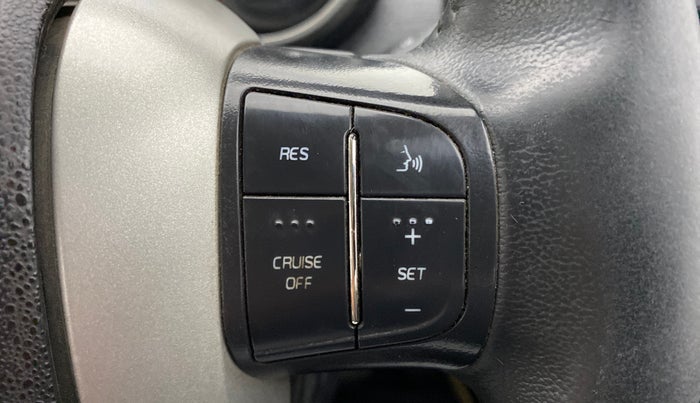 2017 Mahindra XUV500 W10 AT FWD, Diesel, Automatic, 93,913 km, Adaptive Cruise Control