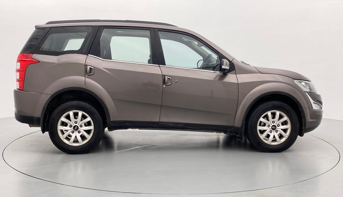 2017 Mahindra XUV500 W10 AT FWD, Diesel, Automatic, 93,913 km, Right Side View