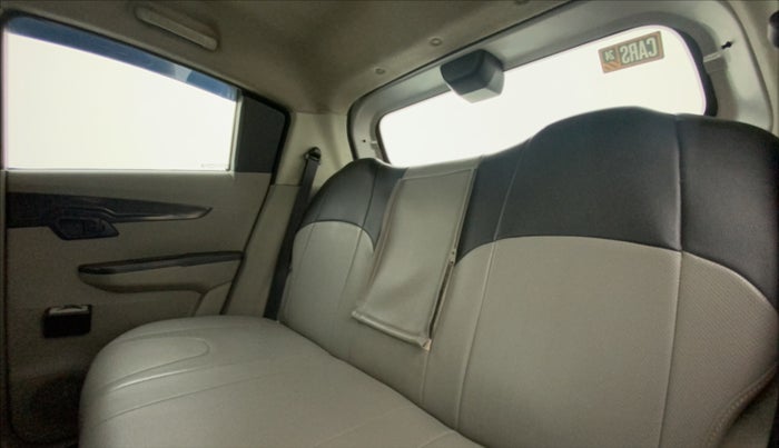 2016 Mahindra Kuv100 K2 PLUS 6 STR, Petrol, Manual, 71,668 km, Right Side Rear Door Cabin