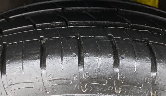 2021 Hyundai GRAND I10 NIOS SPORTZ CNG MT, CNG, Manual, 12,295 km, Right Rear Tyre Tread