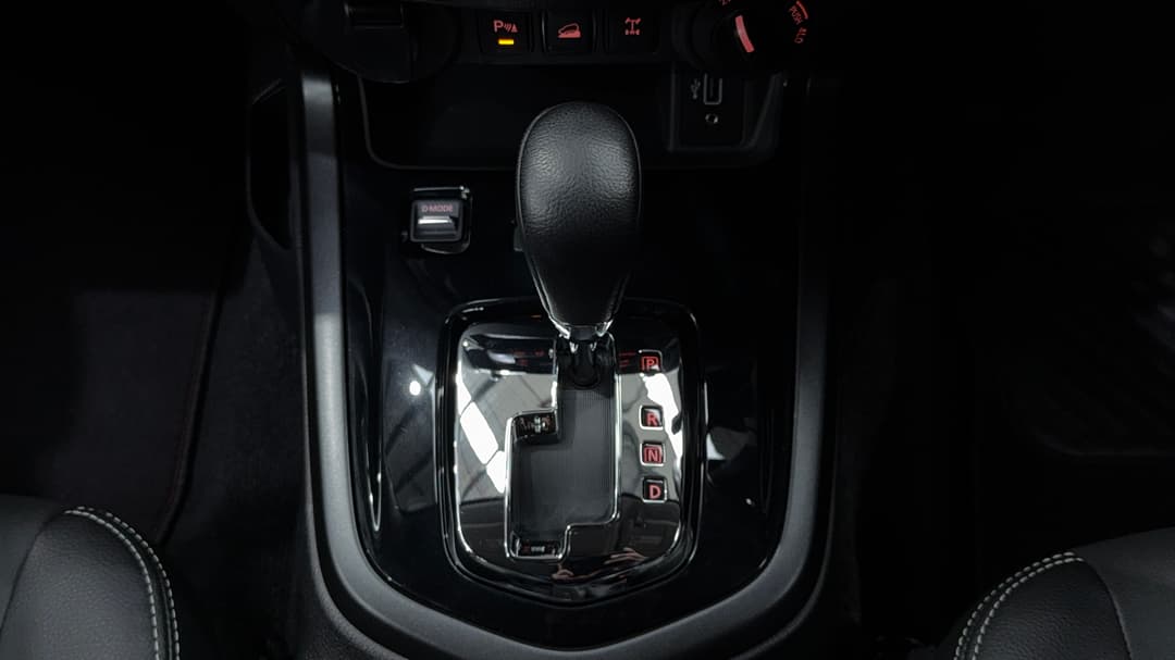 2024 Nissan Navara Pro-4x (4x4), Automatic, 18840 km, Gear Lever 