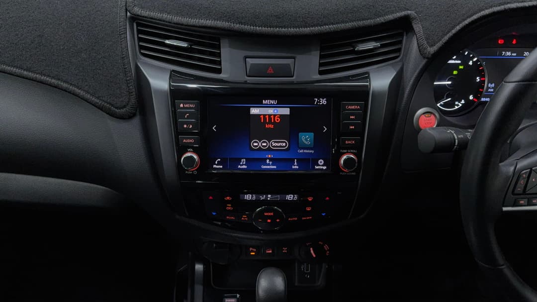 2024 Nissan Navara Pro-4x (4x4), Automatic, 18840 km, Center Console