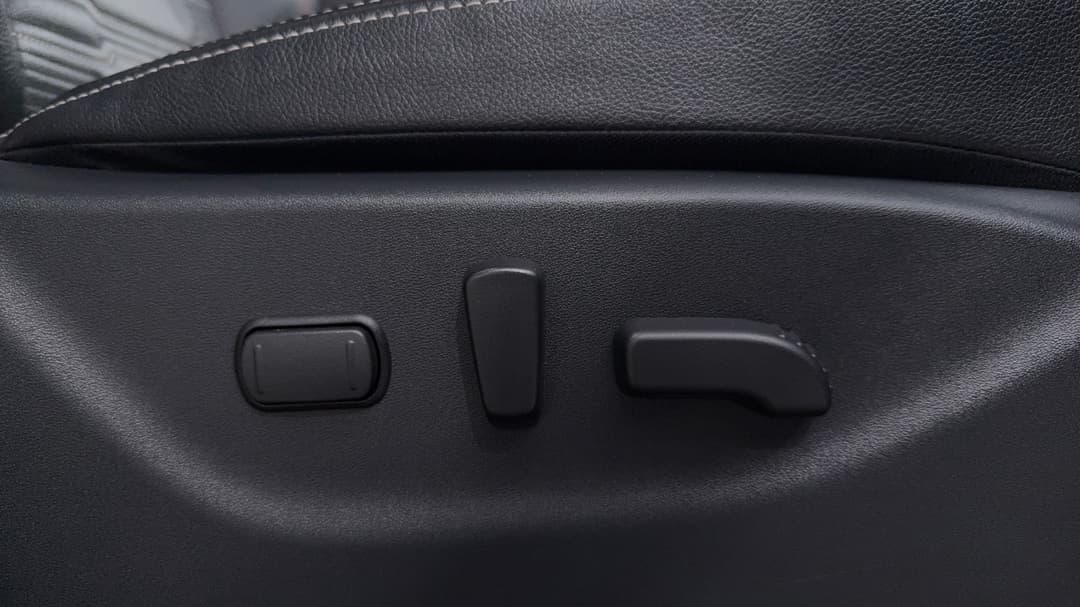 2024 Nissan Navara Pro-4x (4x4), Automatic, 18840 km, Drivers Side Adjustment Panel