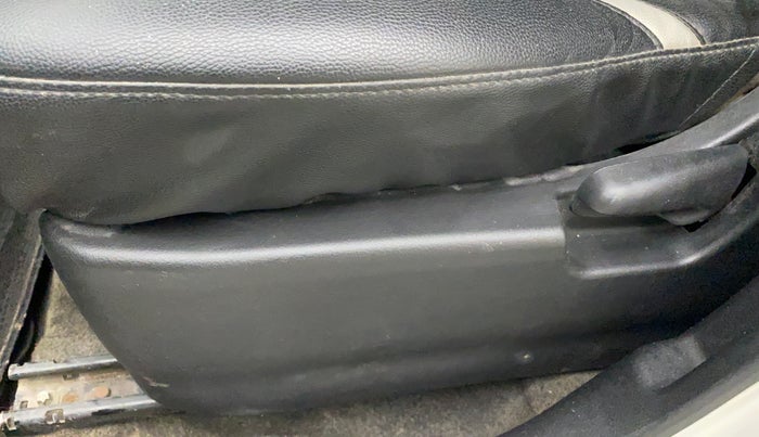 2014 Maruti Wagon R 1.0 LXI CNG, CNG, Manual, 66,519 km, Front left seat (passenger seat) - Seat side trim has minor damage