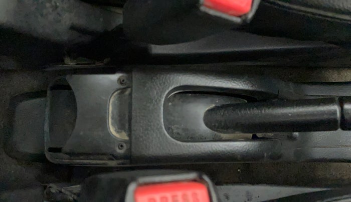 2014 Maruti Wagon R 1.0 LXI CNG, CNG, Manual, 66,519 km, Flooring - Central console trim minor damage