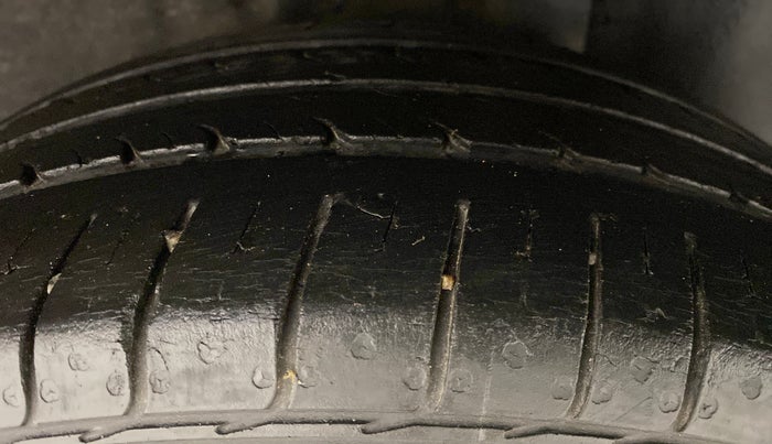 2010 Ford Figo 1.2 ZXI DURATEC, Petrol, Manual, 79,565 km, Left Rear Tyre Tread