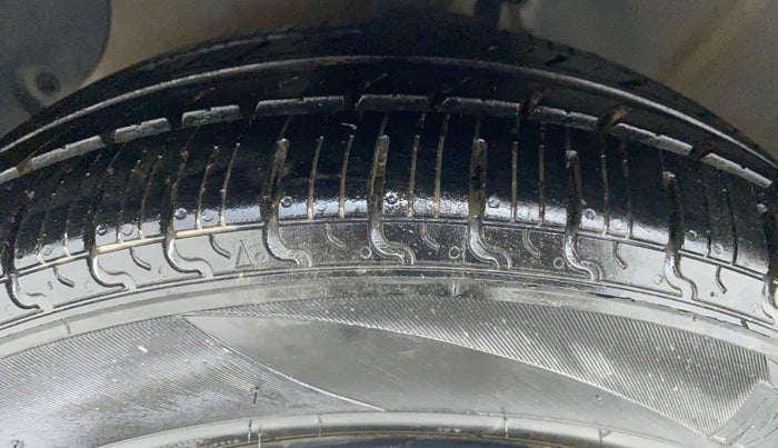 2019 Hyundai Grand i10 MAGNA 1.2 VTVT, Petrol, Manual, 61,585 km, Left Front Tyre Tread