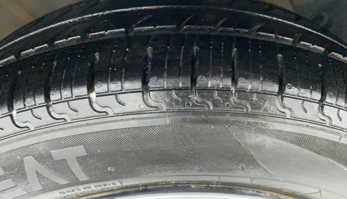 2019 Hyundai Grand i10 MAGNA 1.2 VTVT, Petrol, Manual, 61,585 km, Right Front Tyre Tread