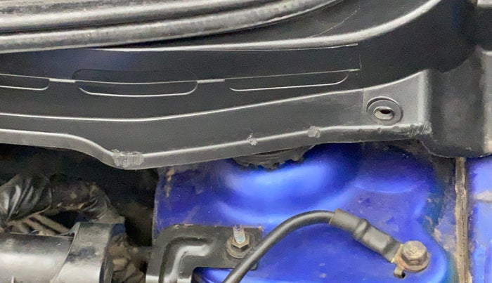2011 Hyundai i20 ASTA 1.2, Petrol, Manual, 58,299 km, Bonnet (hood) - Cowl vent panel has minor damage