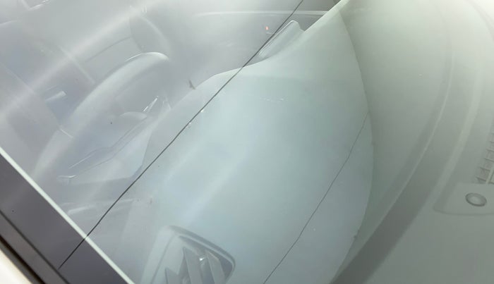 2019 Maruti XL6 ALPHA AT, Petrol, Automatic, 41,276 km, Front windshield - Minor spot on windshield