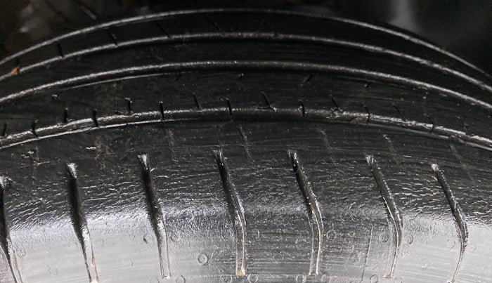2019 Hyundai VENUE S MT 1.2 KAPPA, Petrol, Manual, 16,759 km, Right Front Tyre Tread