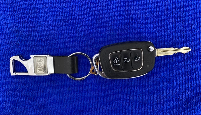 2019 Hyundai VENUE S MT 1.2 KAPPA, Petrol, Manual, 16,759 km, Key Close Up