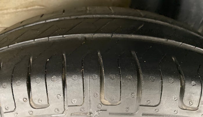 2014 Maruti Ritz VXI, Petrol, Manual, 57,215 km, Left Rear Tyre Tread