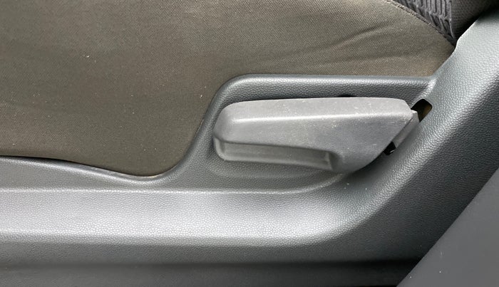2014 Maruti Ritz VXI, Petrol, Manual, 57,215 km, Front left seat (passenger seat) - Folding lever cover has minor damage