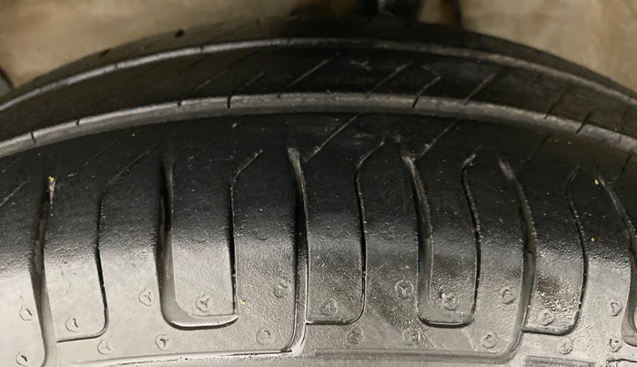 2014 Maruti Ritz VXI, Petrol, Manual, 57,215 km, Left Front Tyre Tread