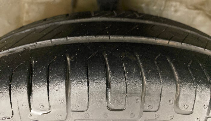 2014 Maruti Ritz VXI, Petrol, Manual, 57,215 km, Right Front Tyre Tread