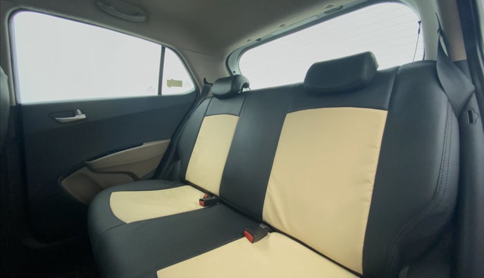 2015 Hyundai Grand i10 ASTA 1.2 (O) VTVT, Petrol, Manual, 64,120 km, Right Side Door Cabin View