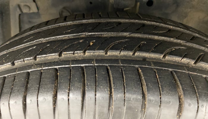 2012 Maruti Swift VXI, Petrol, Manual, 72,958 km, Left Front Tyre Tread