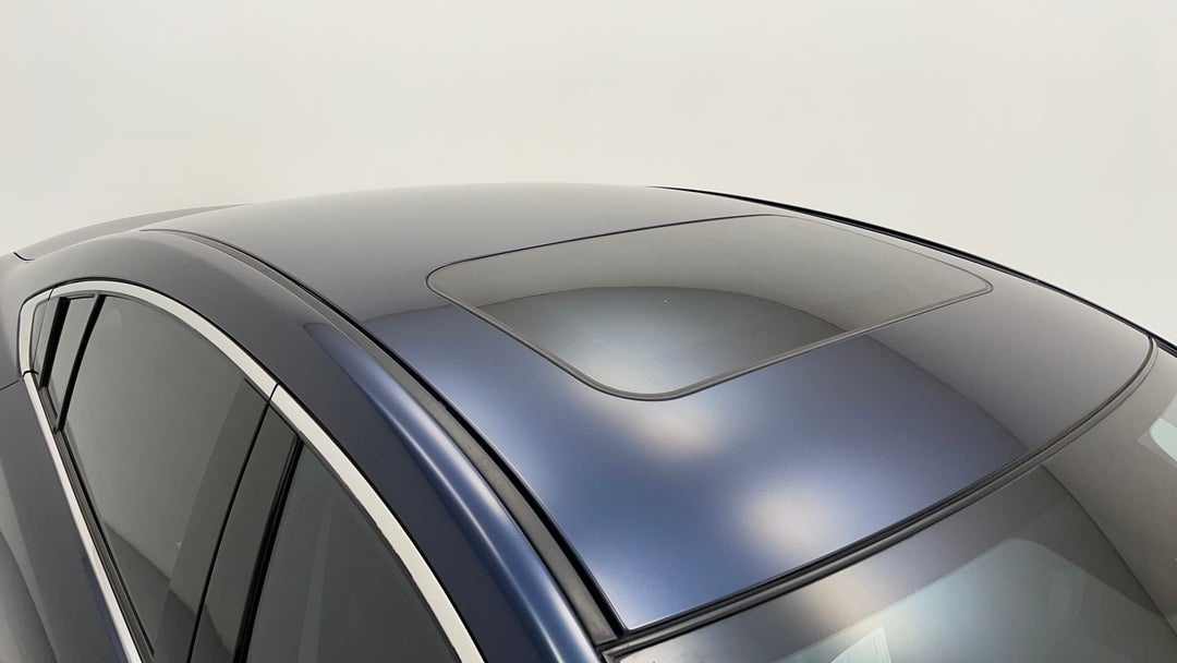 Roof/Sunroof View
