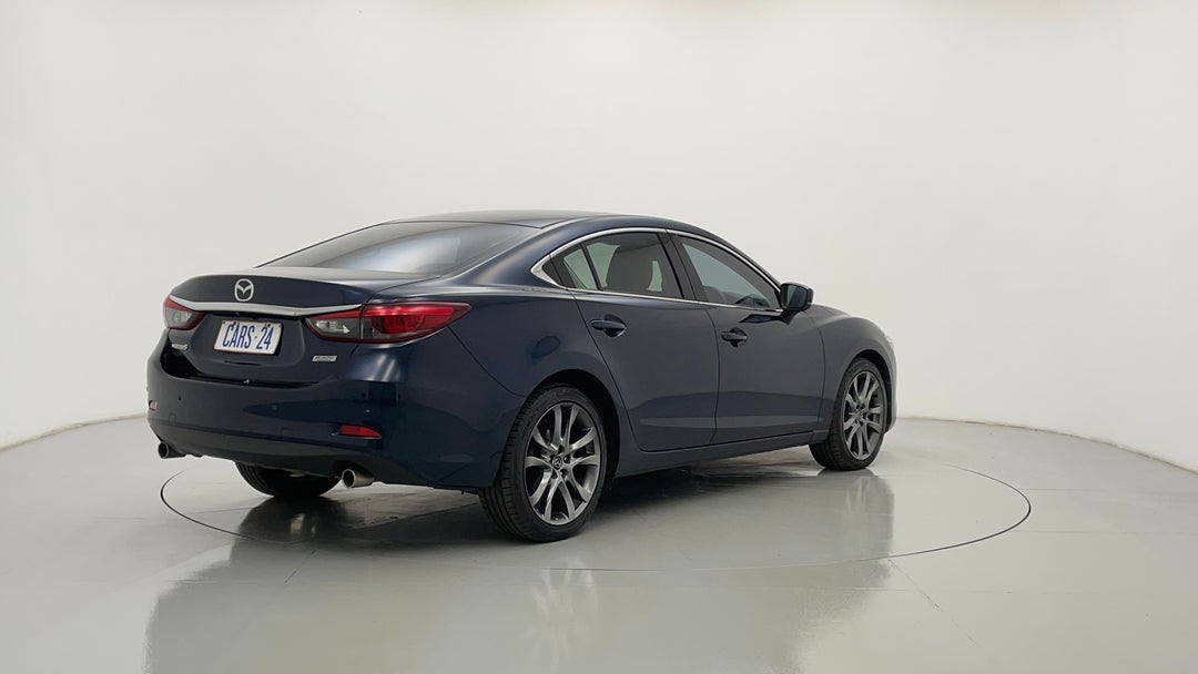 Right Back Diagonal (45- Degree) View