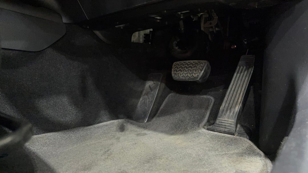 2021 Toyota Camry Ascent, Automatic, 91641 km, Pedals and Footmat