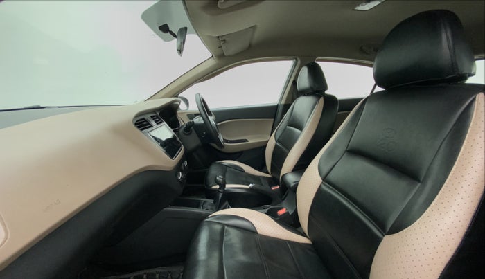 2017 Hyundai Elite i20 MAGNA EXECUTIVE 1.2, CNG, Manual, 50,246 km, Right Side Front Door Cabin