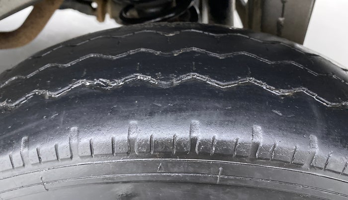 2020 Maruti Eeco 5 STR CNG, CNG, Manual, 88,154 km, Left Rear Tyre Tread