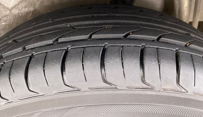2014 Maruti Celerio VXI d, Petrol, Manual, 24,113 km, Left Rear Tyre Tread