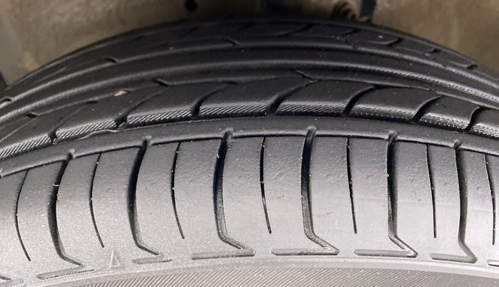 2014 Maruti Celerio VXI d, Petrol, Manual, 24,113 km, Left Front Tyre Tread