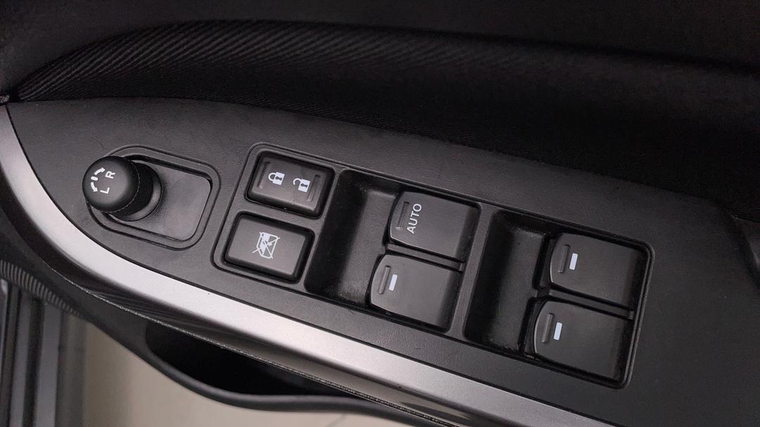 2022 Suzuki Vitara 1.6l, Automatic, 64287 km, Drivers Side Door Panel Controls