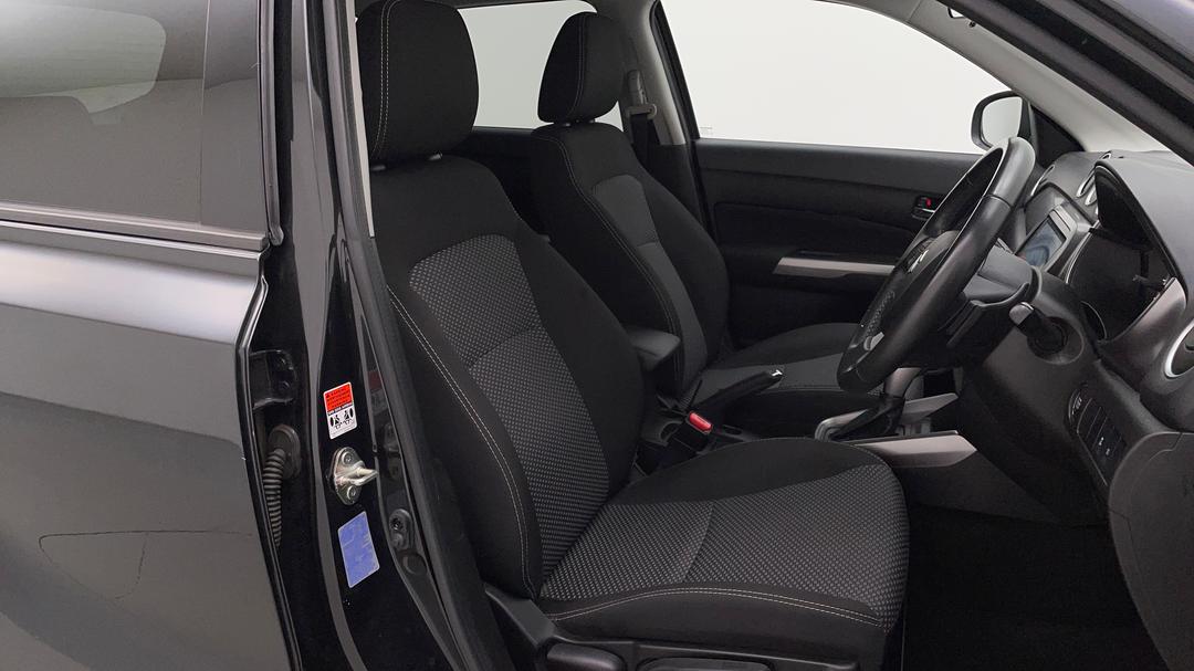 2022 Suzuki Vitara 1.6l, Automatic, 64287 km, Right Side Front Door Cabin View