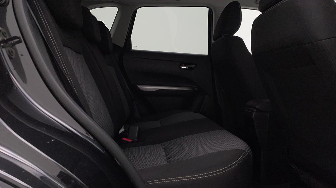 2022 Suzuki Vitara 1.6l, Automatic, 64287 km, Right Side Rear Door Cabin View