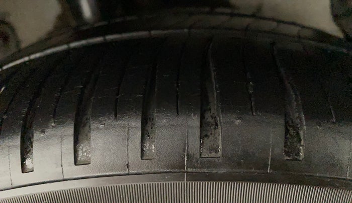 2016 Tata Zest XMS PETROL, CNG, Manual, 63,190 km, Right Rear Tyre Tread