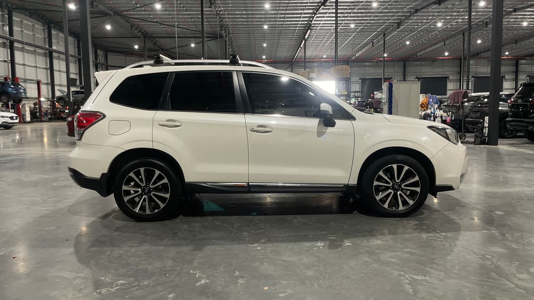 2016 Subaru Forester 2.0xt Premium, Automatic, 125852 km, Right Side View