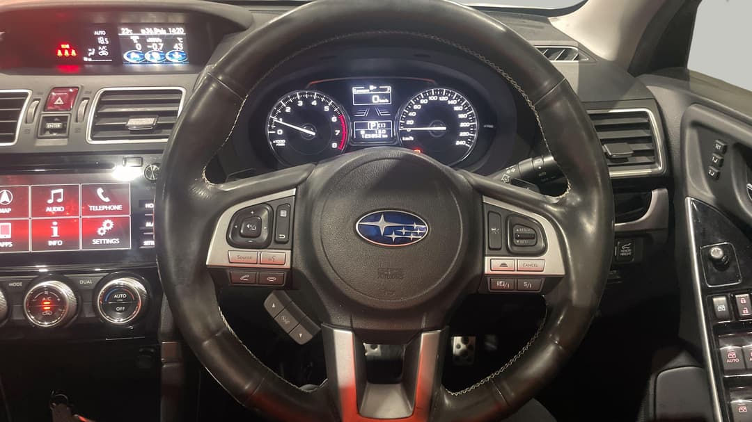 2016 Subaru Forester 2.0xt Premium, Automatic, 125852 km, Steering Wheel Close-up