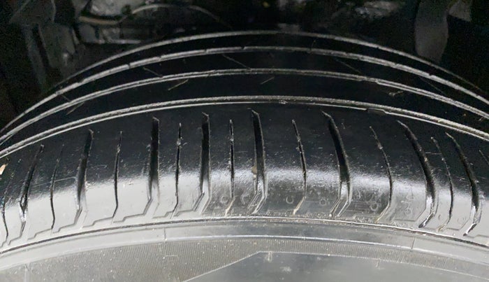 2017 Maruti Vitara Brezza ZDI PLUS, Diesel, Manual, 76,606 km, Left Front Tyre Tread