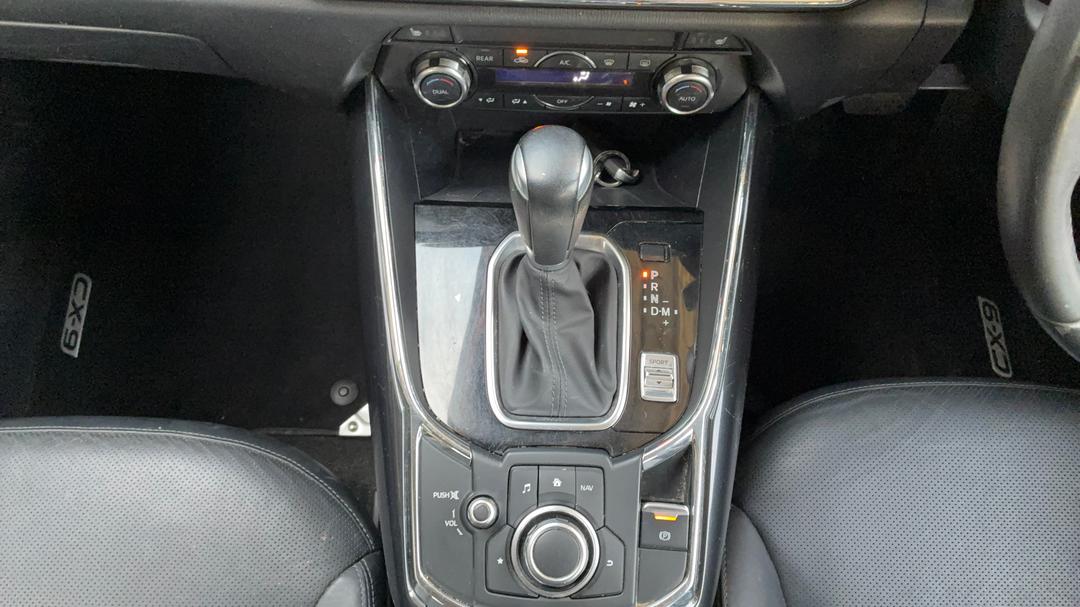 2017 Mazda CX-9 Touring (fwd), Automatic, 124213 km, Gear Lever 