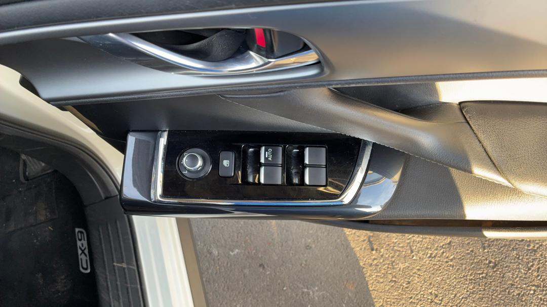 2017 Mazda CX-9 Touring (fwd), Automatic, 124213 km, Drivers Side Door Panel Controls