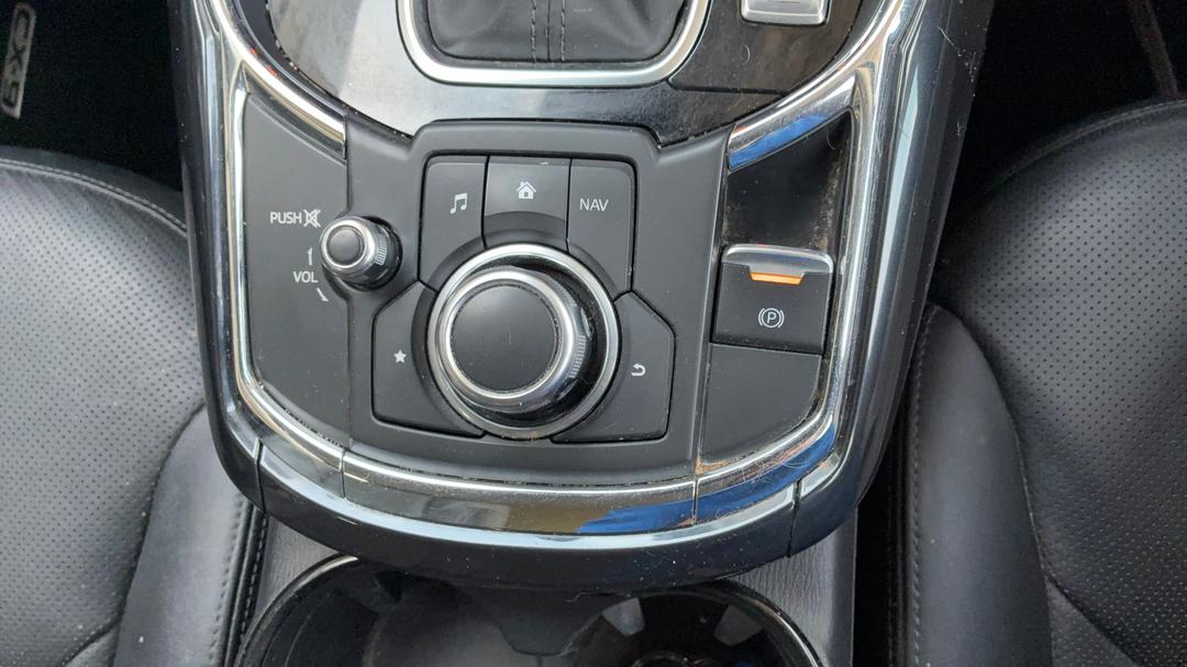2017 Mazda CX-9 Touring (fwd), Automatic, 124213 km, Handbrake