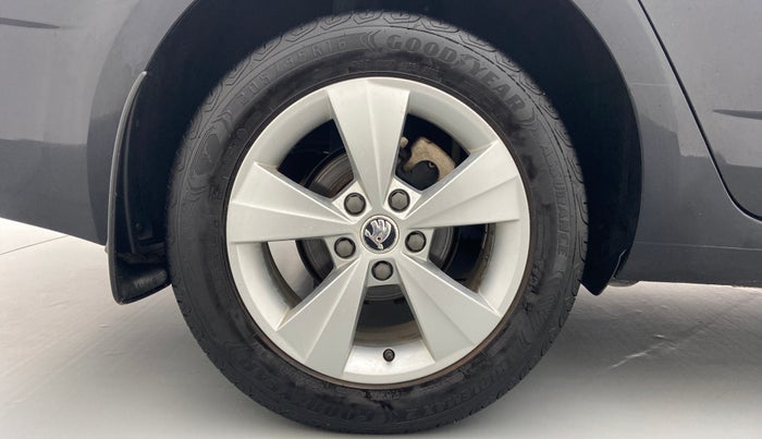 2017 Skoda Octavia Style 1.4 TSI MT, Petrol, Manual, 47,483 km, Right Rear Wheel
