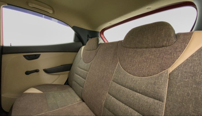 2016 Hyundai Eon 1.0 MAGNA O, Petrol, Manual, 95,995 km, Right Side Rear Door Cabin
