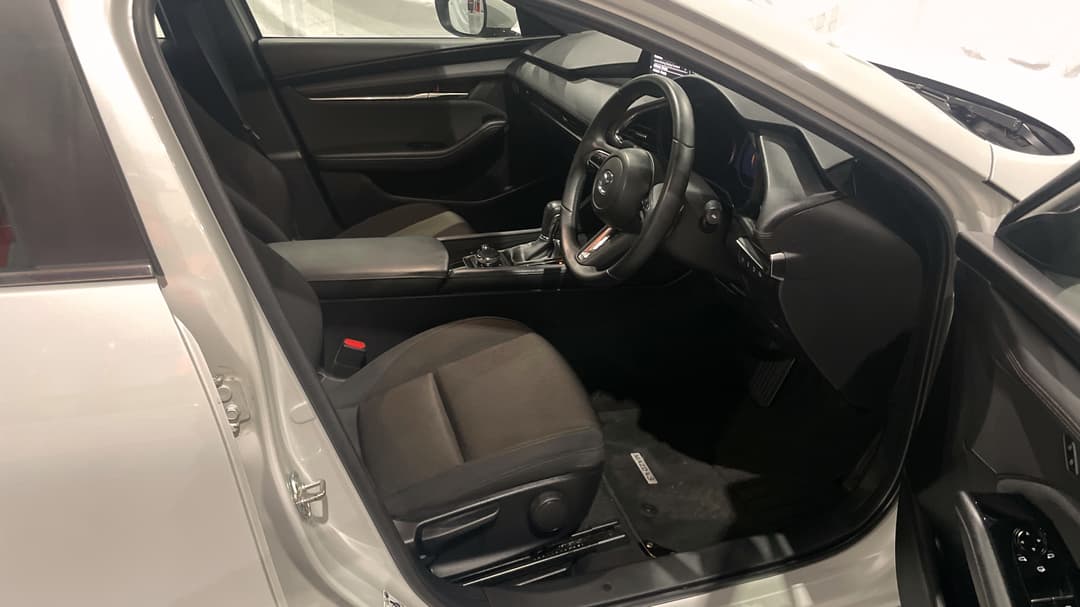 2024 Mazda Mazda3 G20 Evolve, Automatic, 19115 km, Right Side Front Door Cabin View