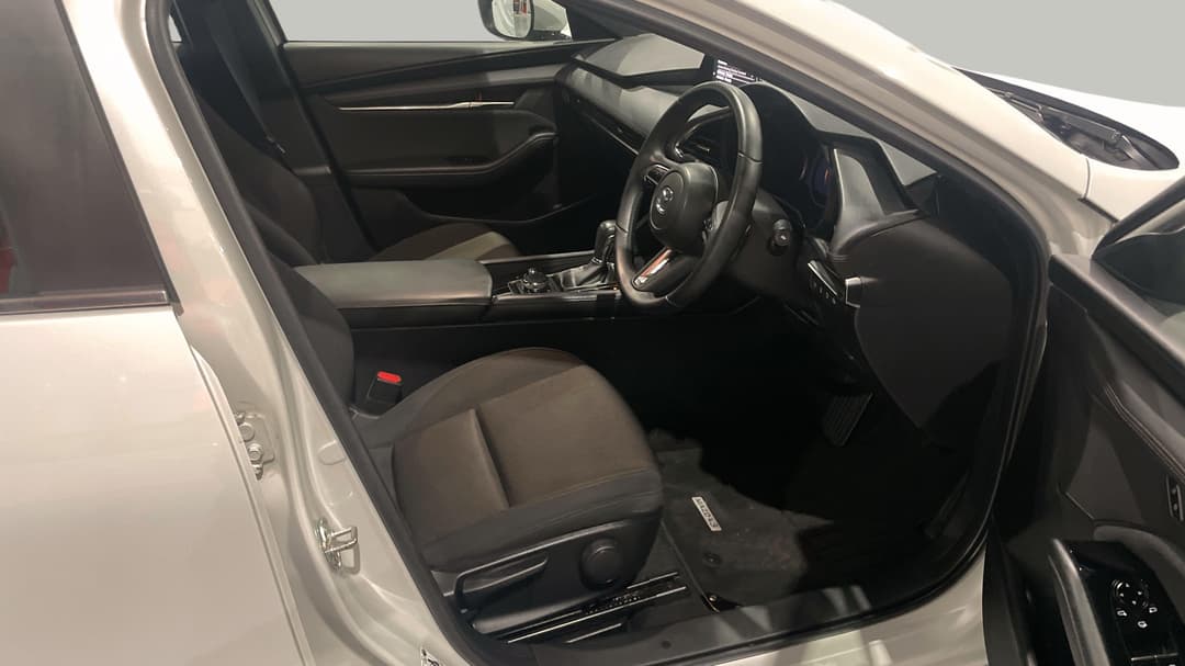 2024 Mazda Mazda3 G20 Evolve, Automatic, 19115 km, Right Side Front Door Cabin View