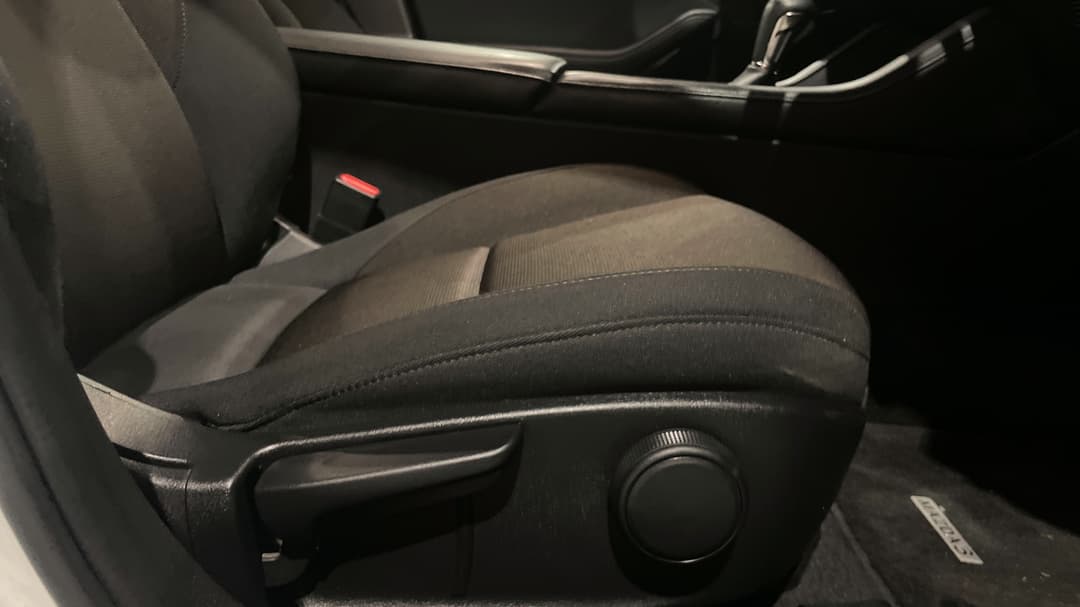2024 Mazda Mazda3 G20 Evolve, Automatic, 19115 km, Drivers Side Adjustment Panel