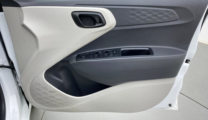 2022 Hyundai AURA S 1.2 Kappa MT, Petrol, Manual, 2,111 km, Driver Side Door Panels Control