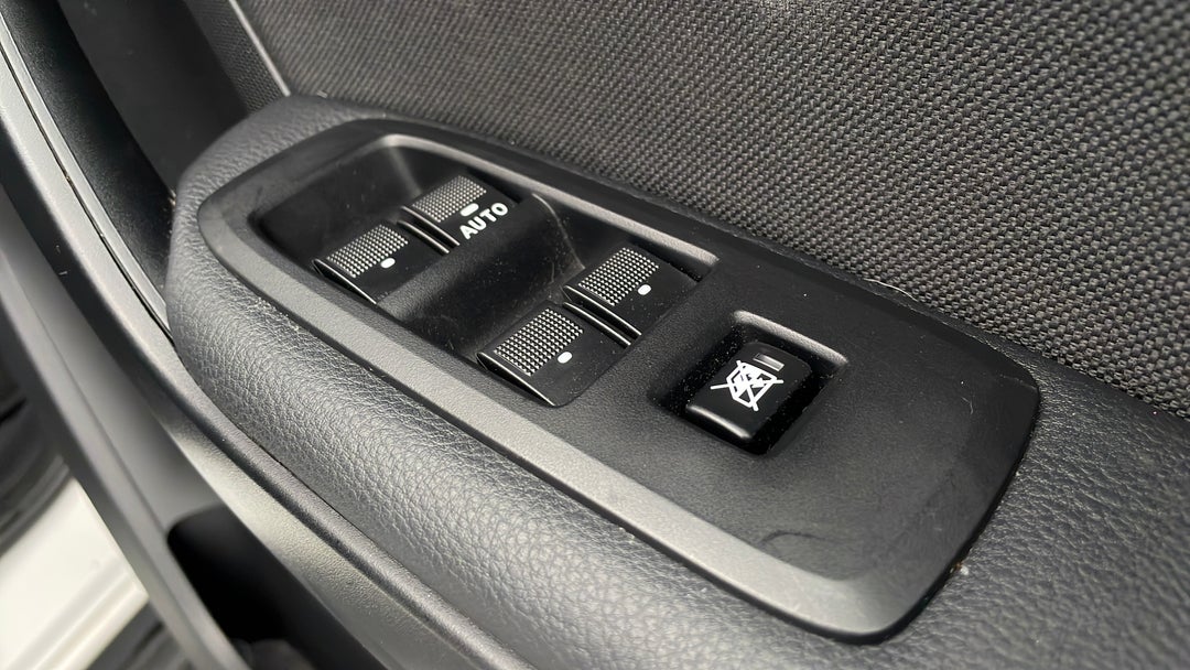 2020 Ford Ranger Xl 3.2 (4x4), Automatic, 35339 km, Drivers Side Door Panel Controls