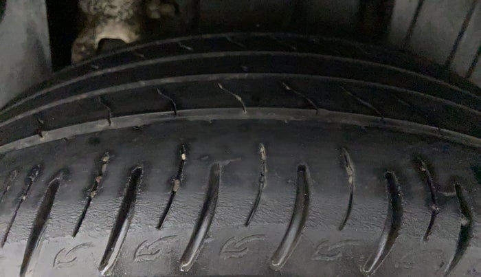 2021 Mahindra XUV300 1.2 W8 OPT, Petrol, Manual, 35,130 km, Right Front Tyre Tread