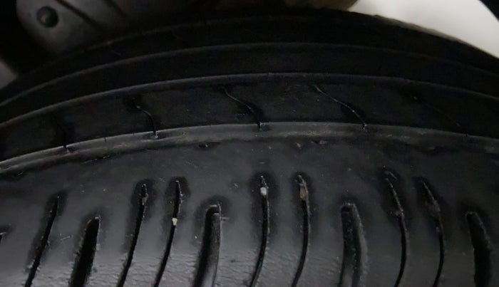 2021 Mahindra XUV300 1.2 W8 OPT, Petrol, Manual, 35,130 km, Left Rear Tyre Tread