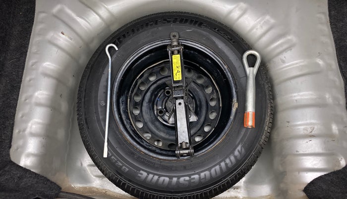 2014 Datsun Go T, Petrol, Manual, 29,171 km, Dicky (Boot door) - Tool missing